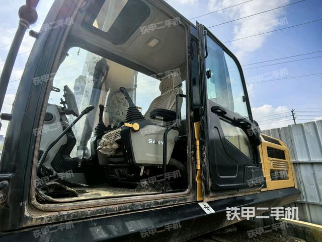 駕駛室正側(cè)（駕駛室部分）