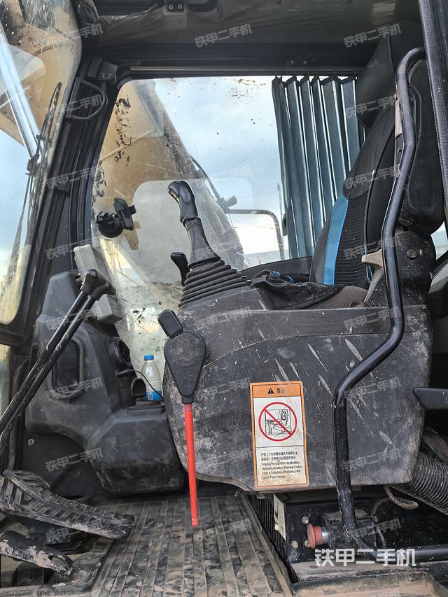 驾驶室整体（整机外观）