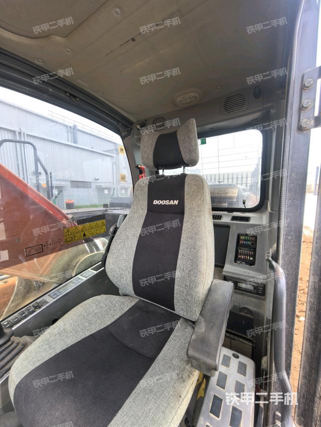 后窗玻璃角標（駕駛室部分）