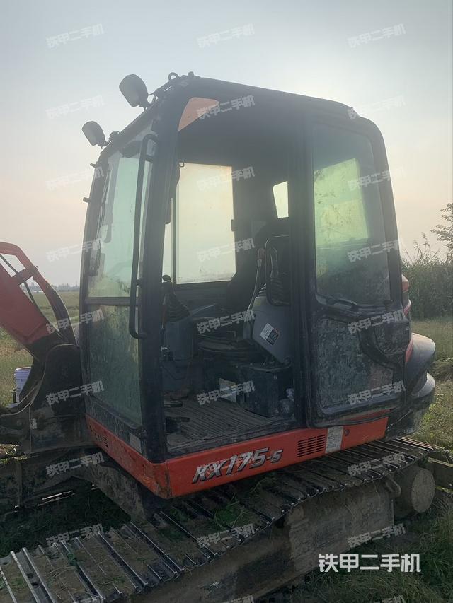 駕駛室整體（整機(jī)外觀）