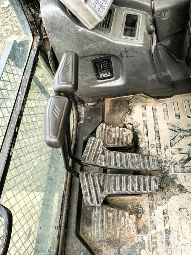 后窗玻璃角標（駕駛室部分）