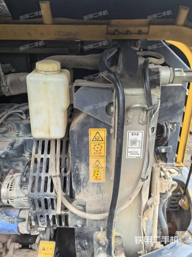 液壓泵艙室正面整體（整機(jī)外觀）