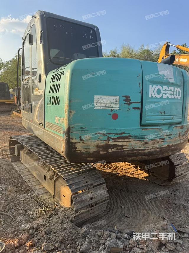 駕駛室頂部（整機(jī)外觀）