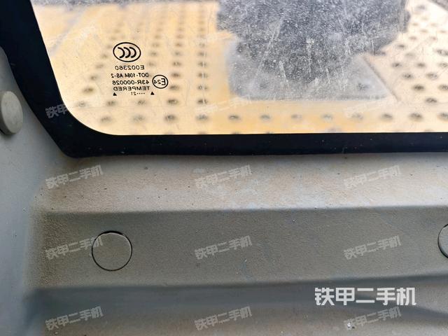 后窗玻璃角標（駕駛室部分）