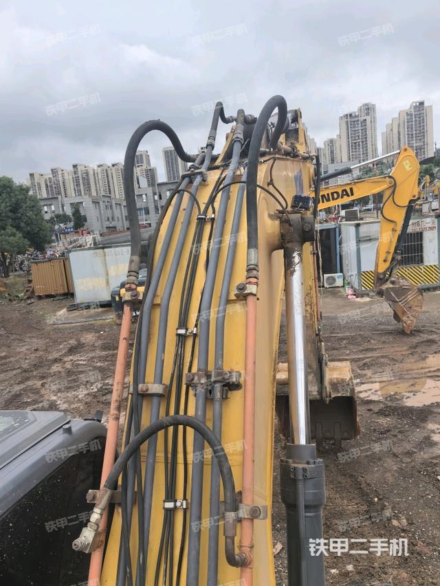 大臂背部俯視（工作和回轉(zhuǎn)裝置）