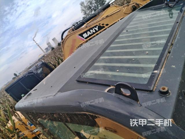 駕駛室頂部（整機外觀）