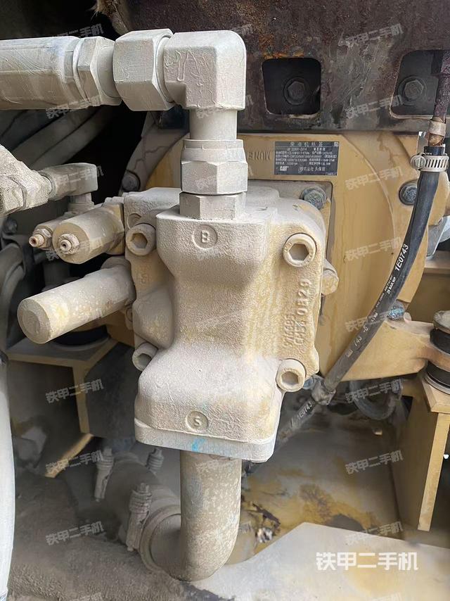 液壓泵艙室正面整體（整機(jī)外觀）