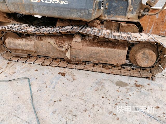 左側(cè)履帶整體?（行走機(jī)構(gòu)）