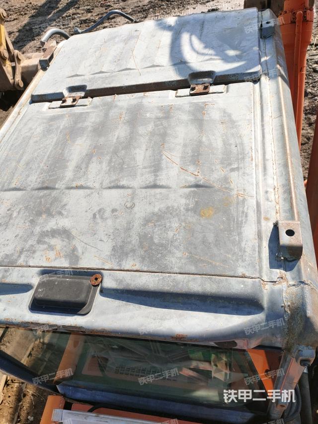 驾驶室顶部（整机外观）