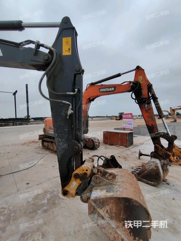 小臂整體左后（工作和回轉(zhuǎn)裝置）