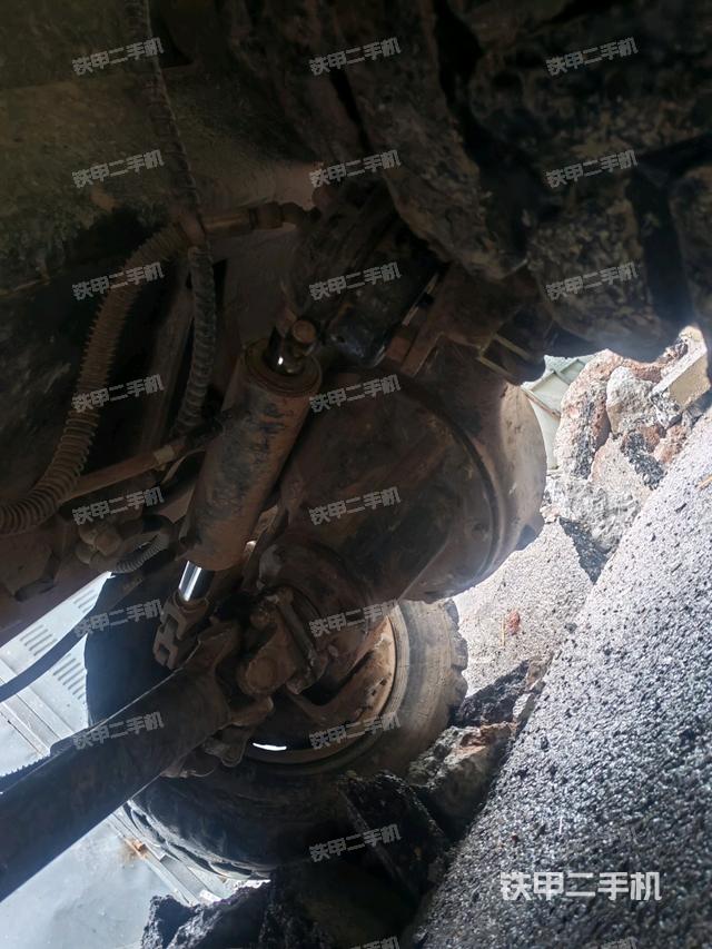 右驅(qū)動輪（行走機(jī)構(gòu)）