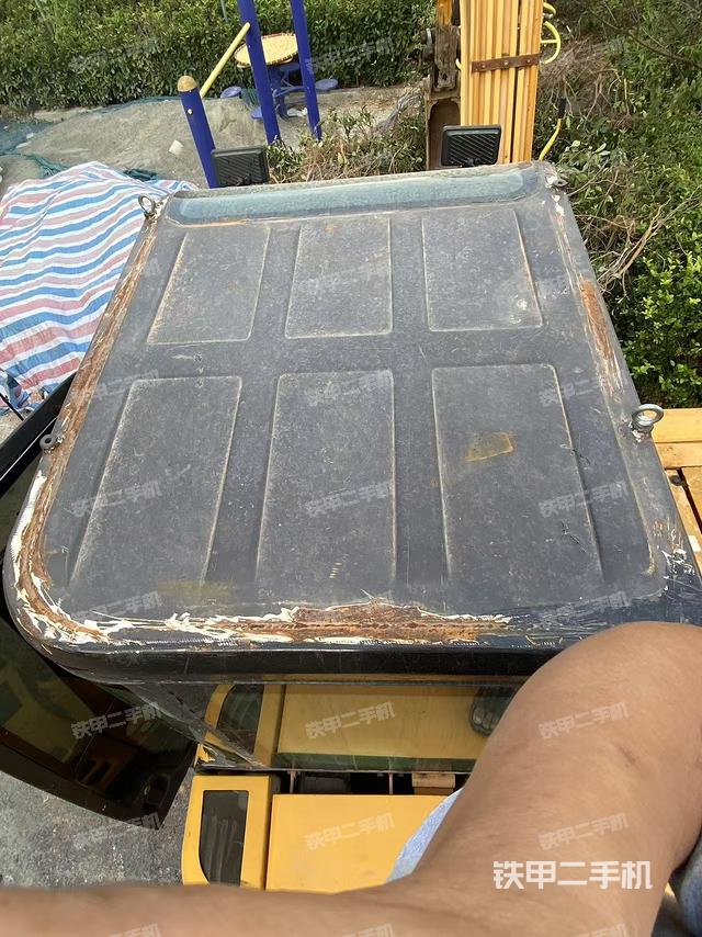 駕駛室頂部（整機外觀）