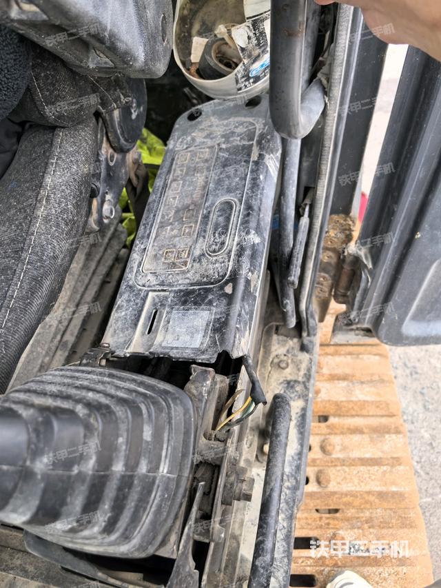 座椅左側(cè)控制臺(tái)/音響/含左手柄（駕駛室部分）