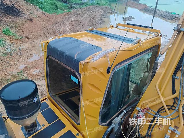 驾驶室顶部（整机外观）