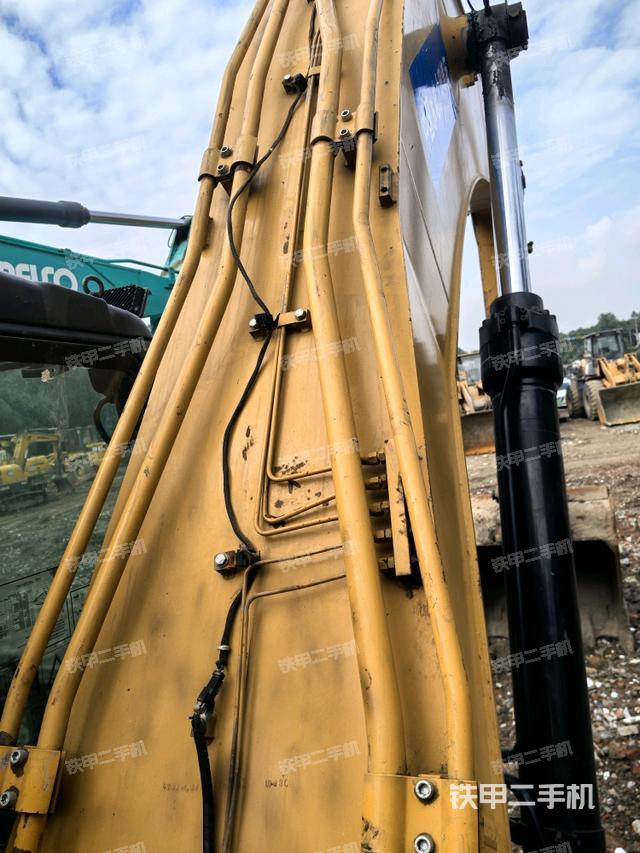 大臂背部俯視（工作和回轉(zhuǎn)裝置）