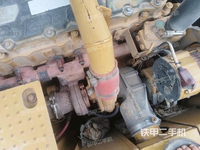 中央回轉(zhuǎn)接頭特寫(xiě)（上車(chē)部件）