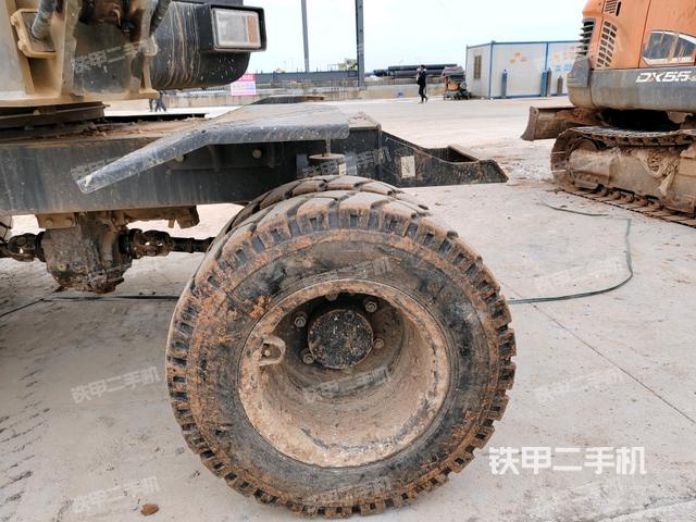 右側(cè)履帶整體?（行走機(jī)構(gòu)）