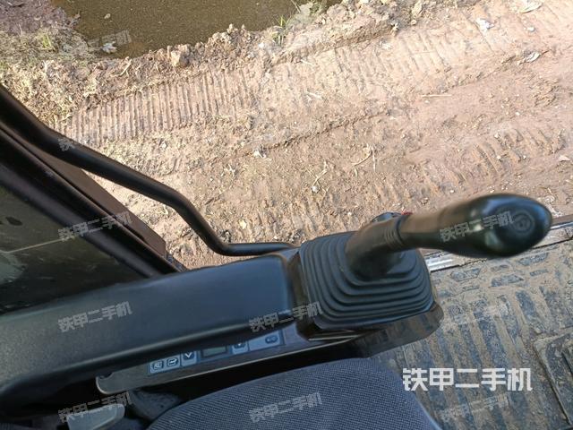 座椅左侧控制台/音响/含左手柄（驾驶室部分）