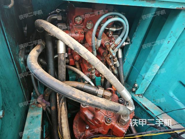 回轉(zhuǎn)馬達(dá)和主控閥（整機(jī)外觀）