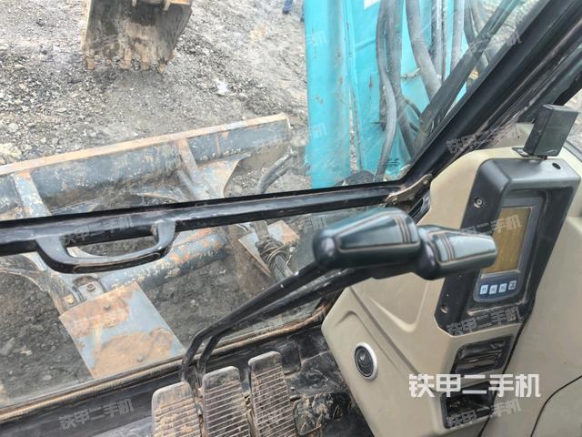 座椅左側(cè)控制臺/音響/含左手柄（駕駛室部分）