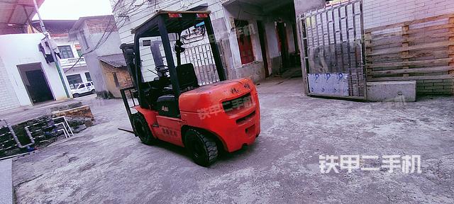 整机左侧（设备外观及核心部件）