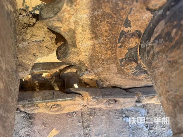 單側(cè)履帶整體（整機(jī)外觀）