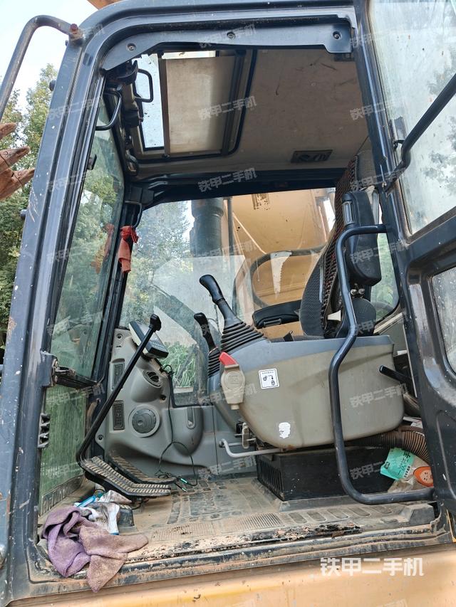 左后方玻璃角標(biāo)（駕駛室部分）