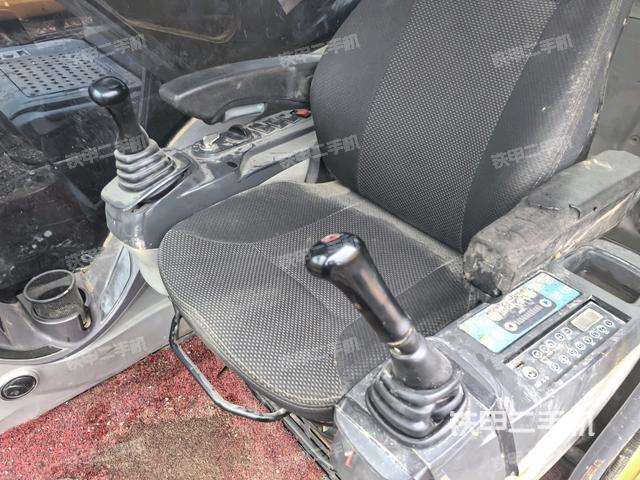 座椅右側(cè)控制臺/鑰匙門/油門/含右手柄（駕駛室部分）