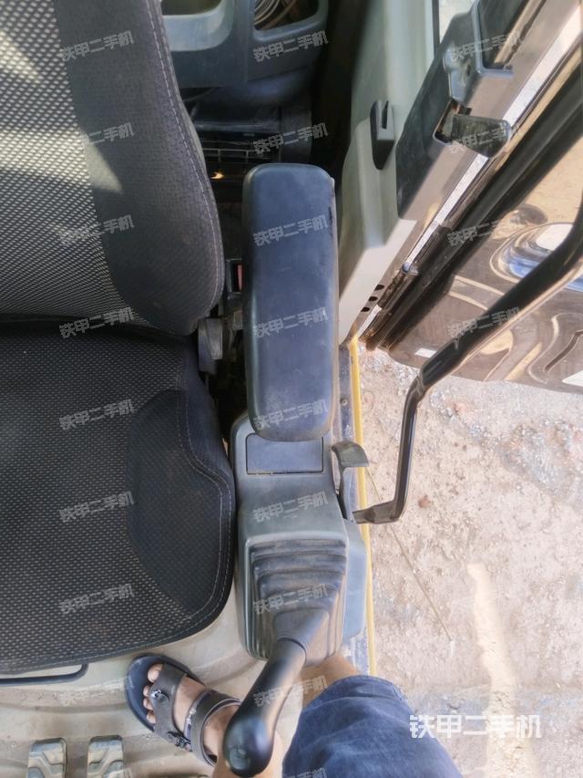 座椅右側(cè)控制臺(tái)/鑰匙門/油門/含右手柄（駕駛室部分）