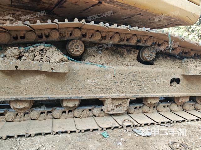 左驅(qū)動輪（行走機(jī)構(gòu)）