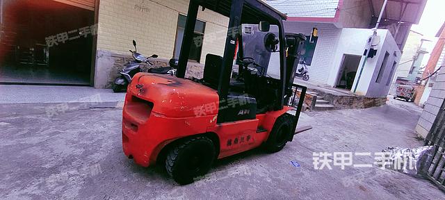 整机右后45°（设备外观及核心部件）