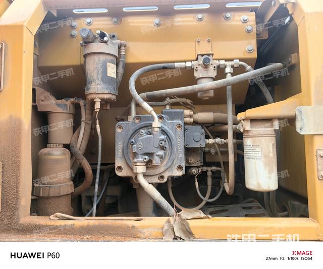 液壓泵艙室正面整體(整機外觀) 液壓泵艙室正面整體(整機外觀)
