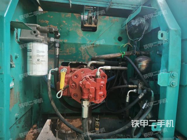 液壓泵艙室正面整體（整機(jī)外觀）