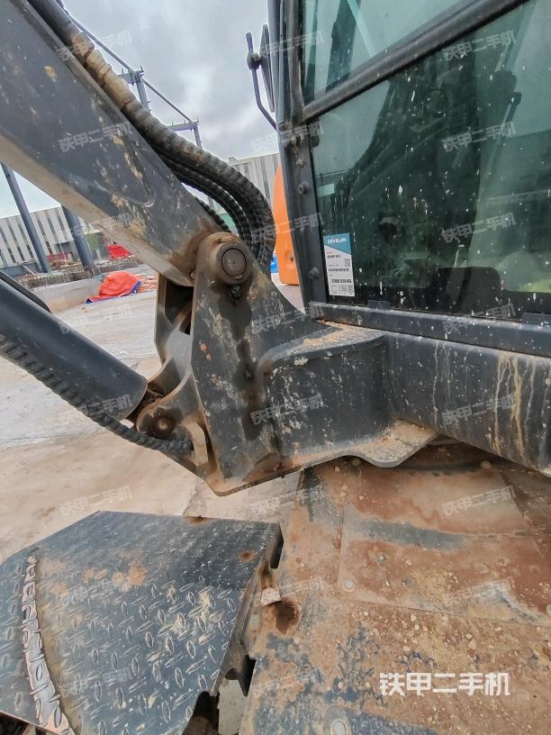 大臂根部?斜（工作和回轉(zhuǎn)裝置）