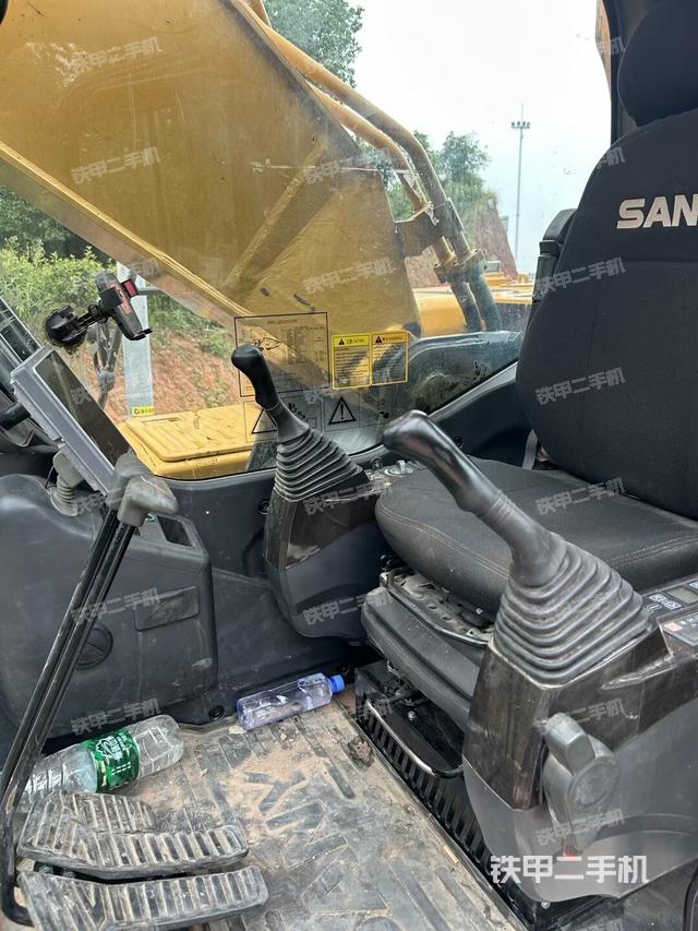 后窗玻璃角標(biāo)（駕駛室部分）