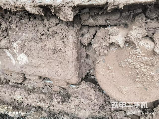 右驅(qū)動輪（行走機構(gòu)）