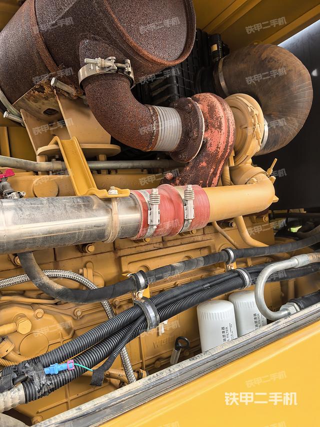 发动机左侧（整机外观及大件）