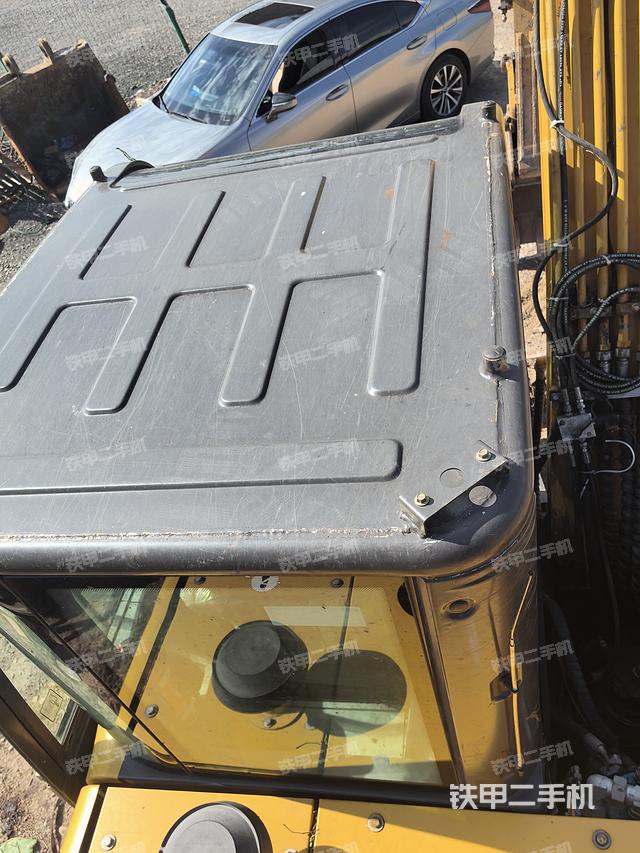 驾驶室顶部（整机外观）