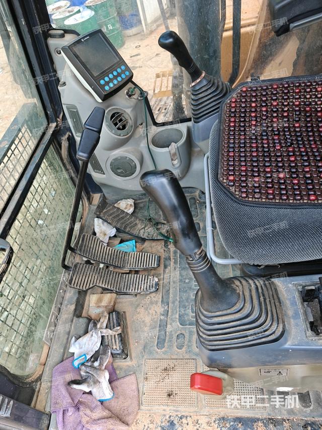 座椅右側(cè)控制臺/鑰匙門/油門/含右手柄（駕駛室部分）