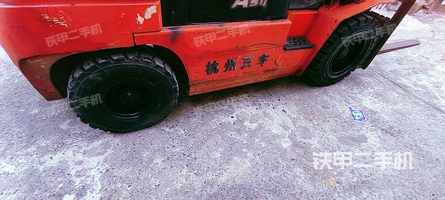 整机右侧（设备外观及核心部件）