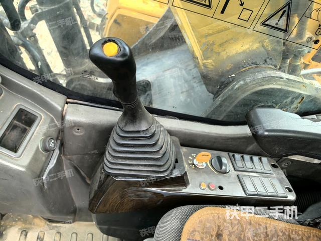 座椅右側(cè)控制臺/鑰匙門/油門/含右手柄（駕駛室部分）