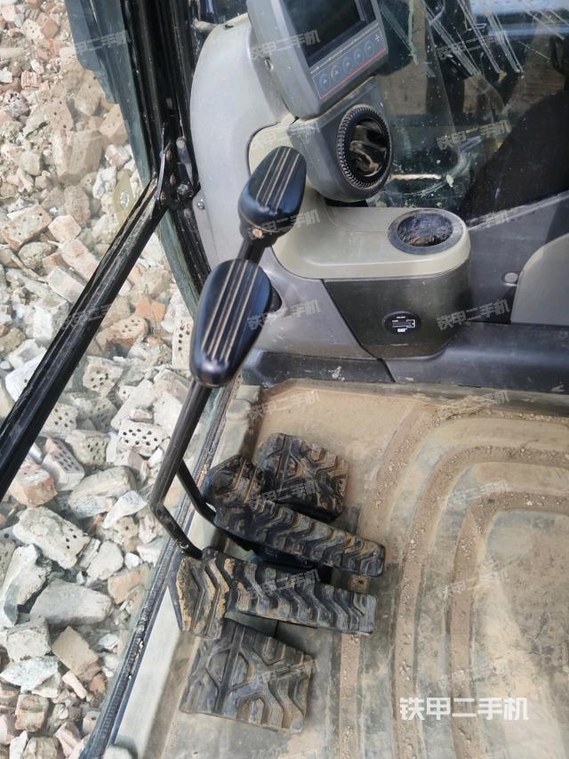 后窗玻璃角標(biāo)（駕駛室部分）