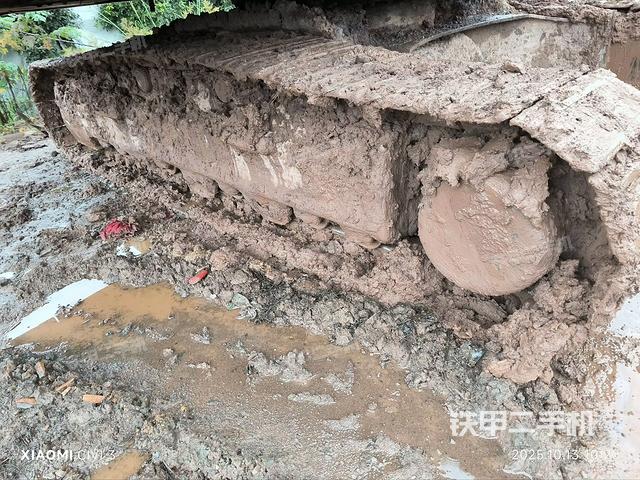 右側(cè)履帶整體（行走機構(gòu)）