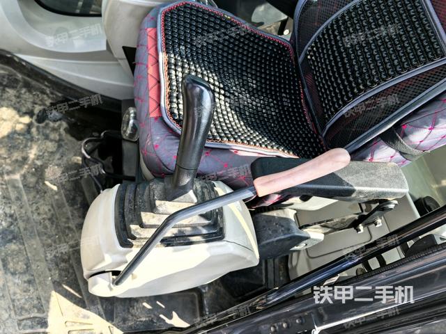 座椅左侧控制台/音响/含左手柄（驾驶室部分）