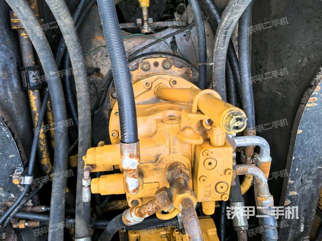 回轉(zhuǎn)馬達（上車部件）