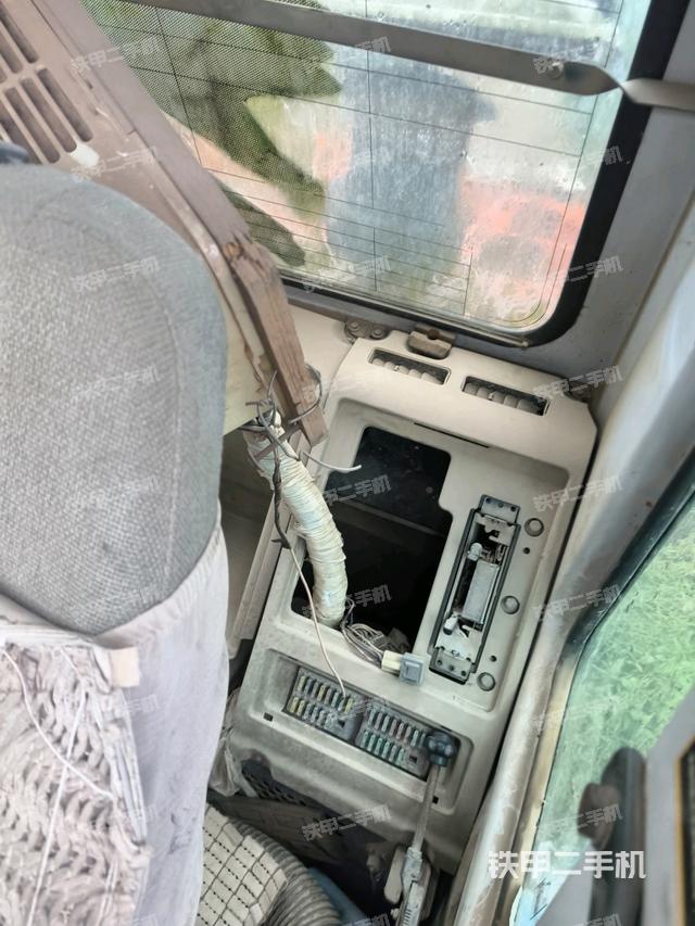 左后方玻璃角標(biāo)（駕駛室部分）