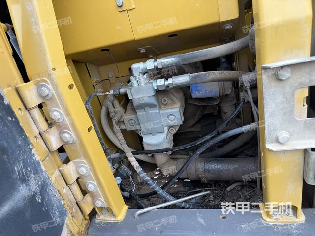 液壓泵艙室正面整體（整機(jī)外觀）