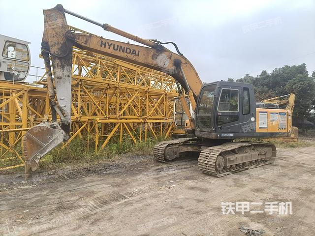 現(xiàn)代R215-7C挖掘機(jī)