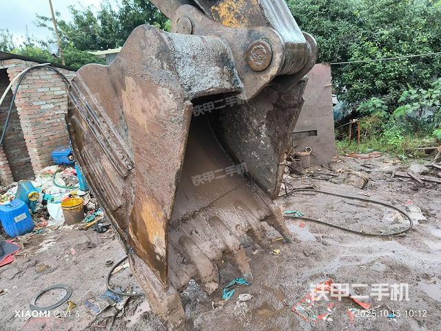 鏟斗右后整體（工作和回轉(zhuǎn)裝置）