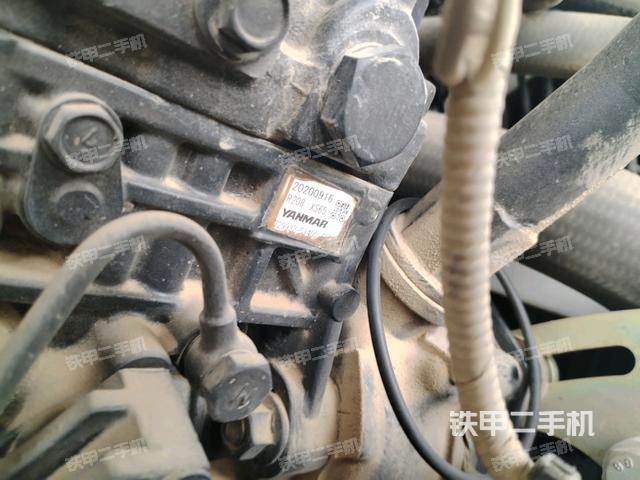 回轉(zhuǎn)馬達(dá)和主控閥（整機(jī)外觀(guān)）